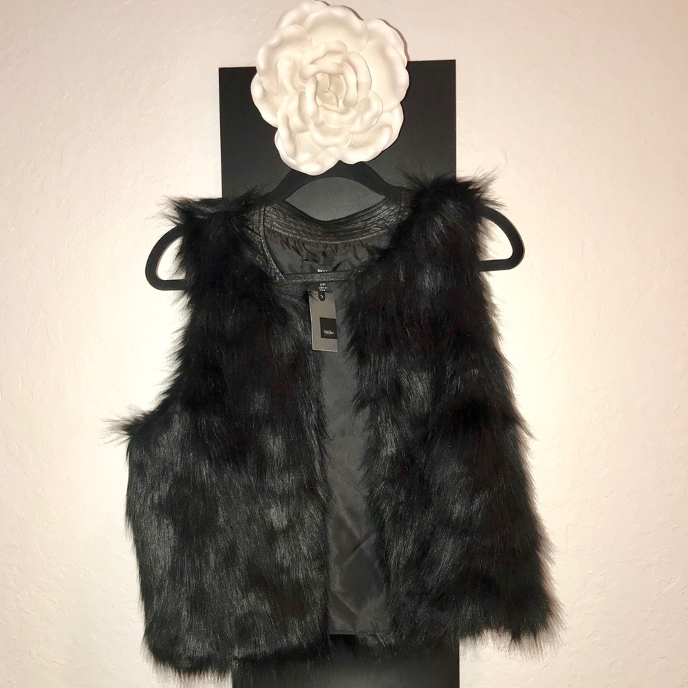 Mossimo Women’s or Girls Black Faux Fur Vest